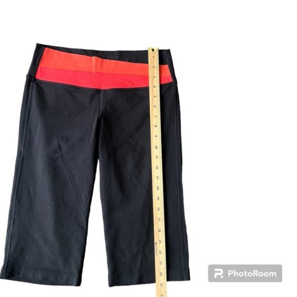Lululemon Black Reversible Groove Crop Straight Leg Training Pants. Size 8 - Picture 7 of 8